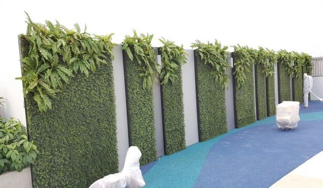 Artificial Vertical Gardens absorbing sound by swimming pool