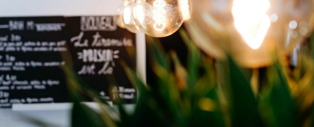 Artificial Green Walls in Restaurants and Cafes